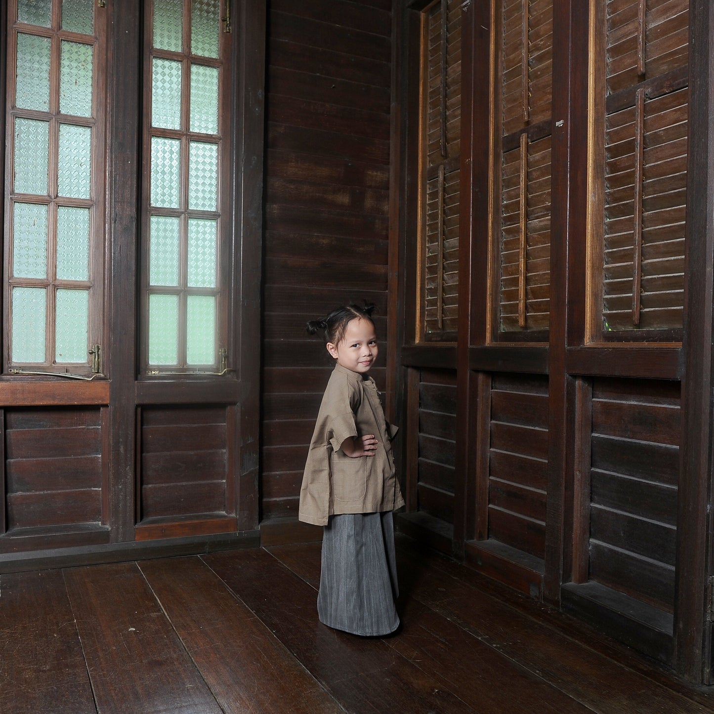 Ratna Boxy Girl Set in Taupe