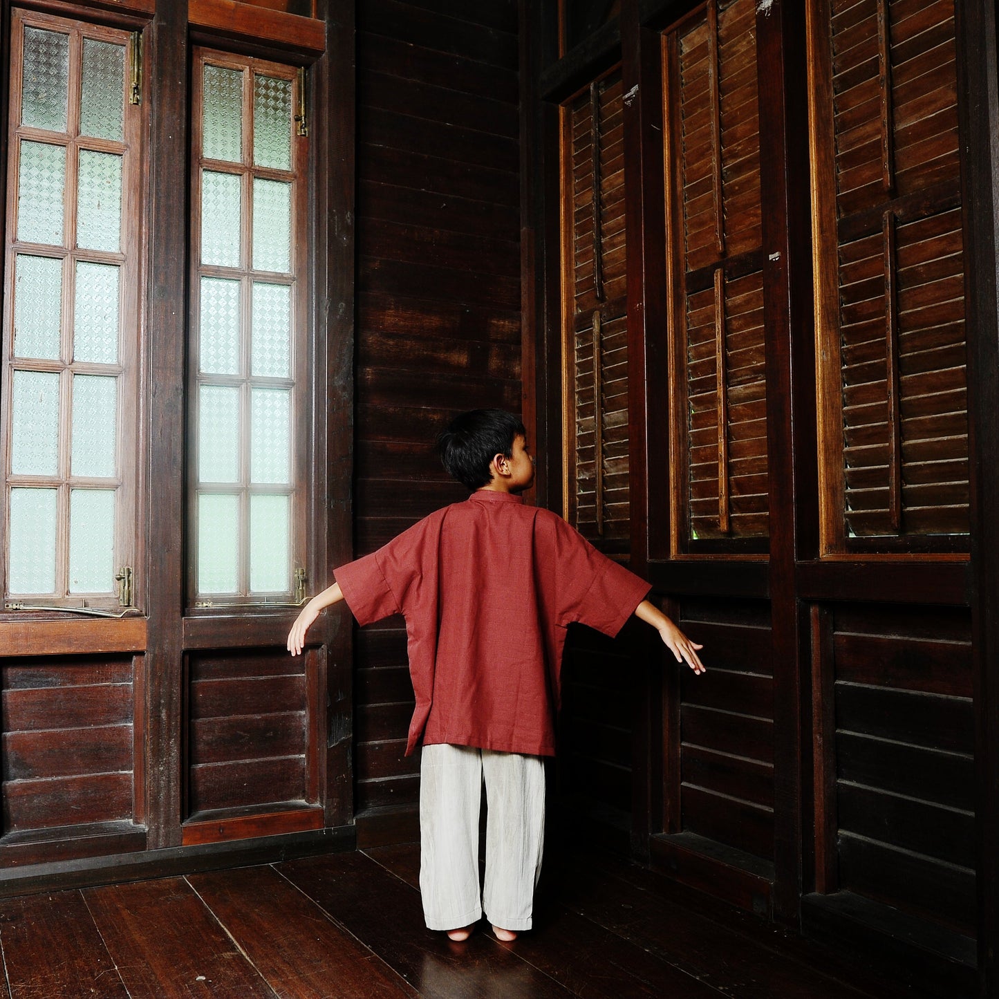 Adiratna Boxy Boy Set in Dusty Red