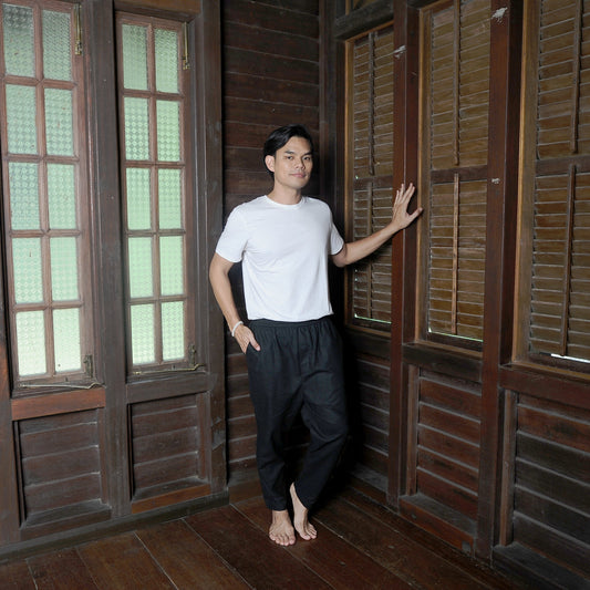 Takah Taper Pants in Black