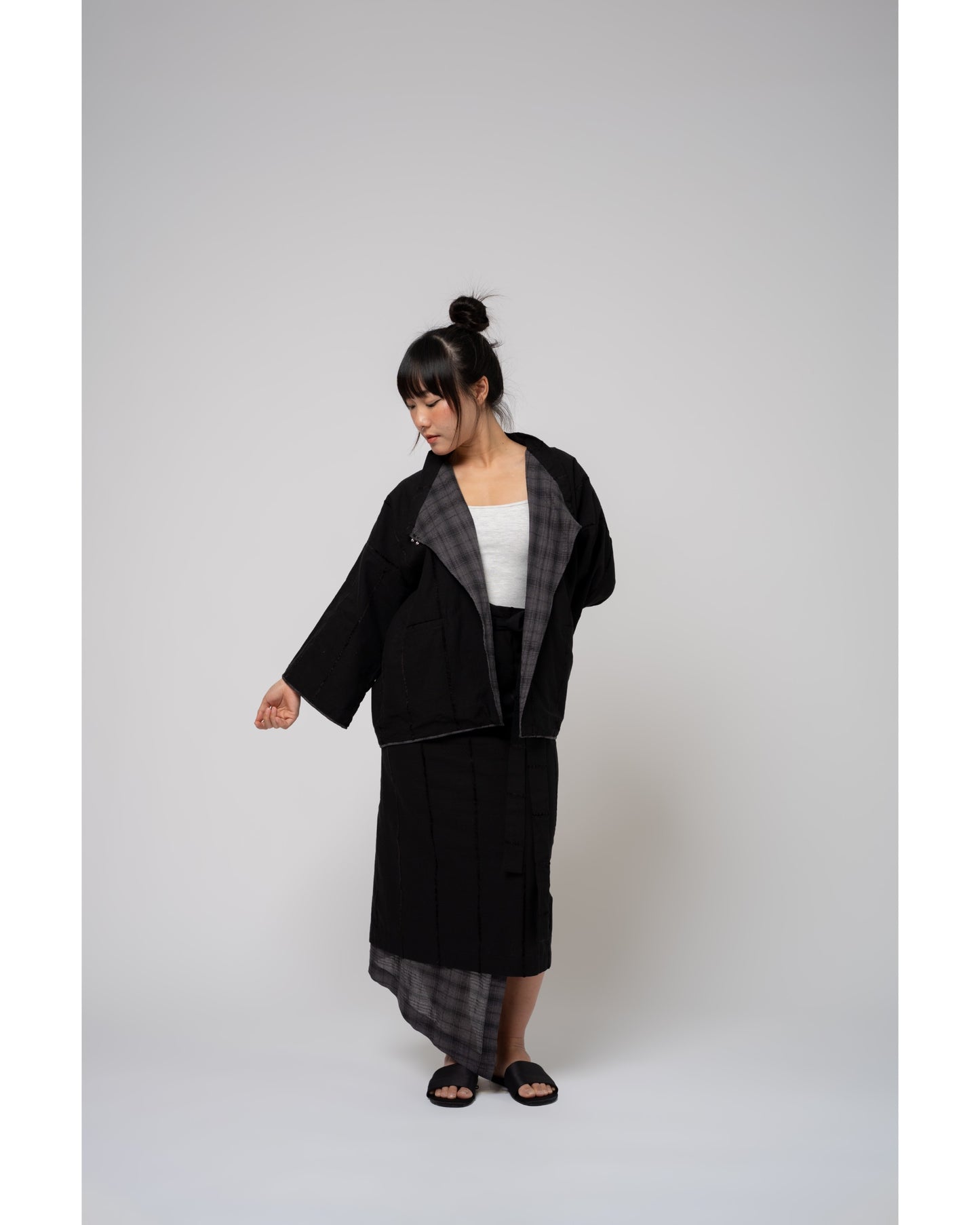 Takumi Outertop In Black