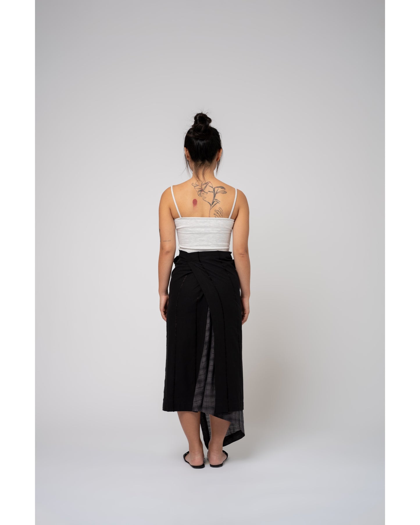 Hakuya Wrap Skirt in Black