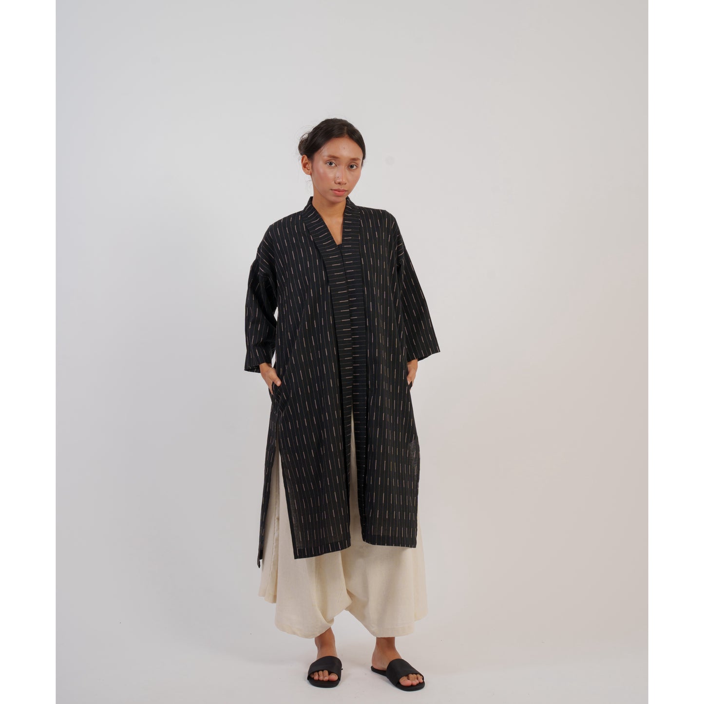 Renjana Kebarung Top in Black