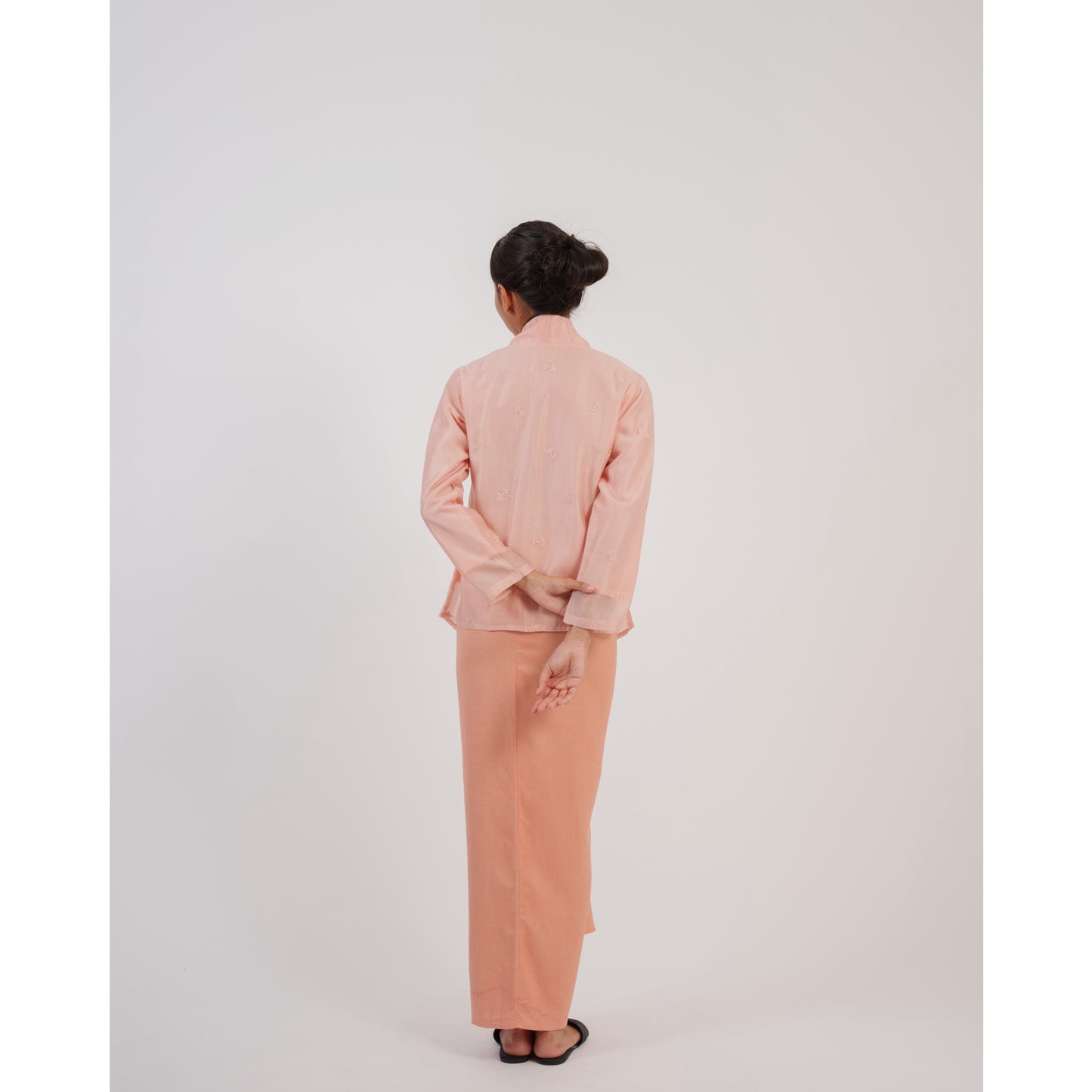 Yuki Kebaya Pendek in Peach