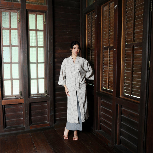 Renjana Kebarung Top in Ivory