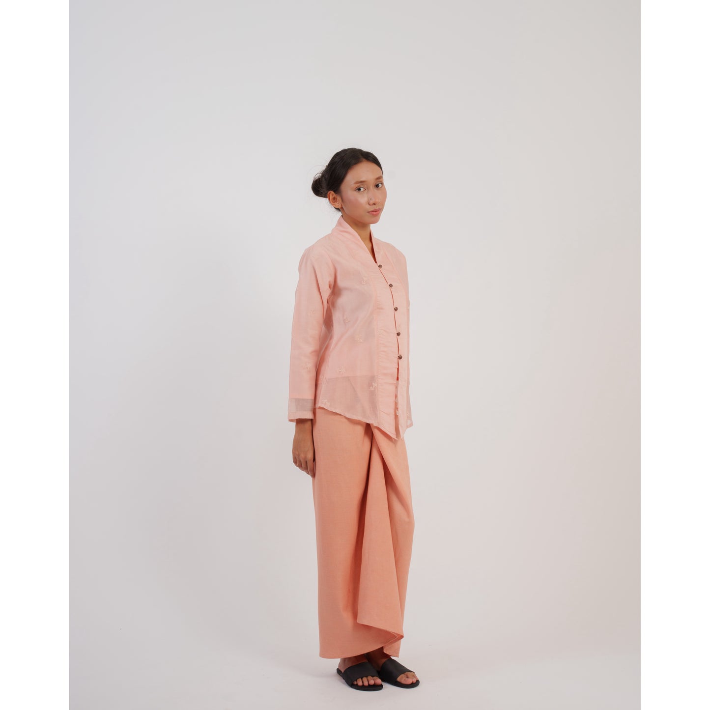 Yuki Kebaya Pendek in Peach