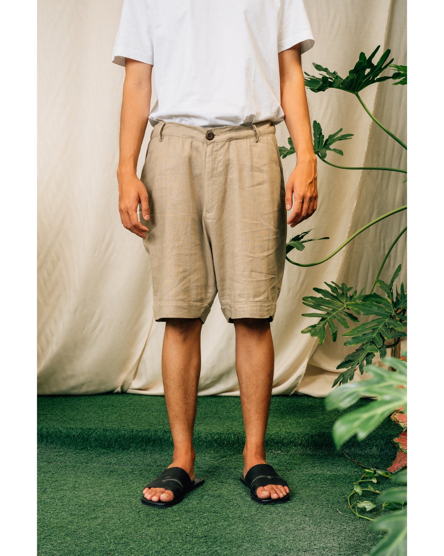 Oka Shorts in Brown