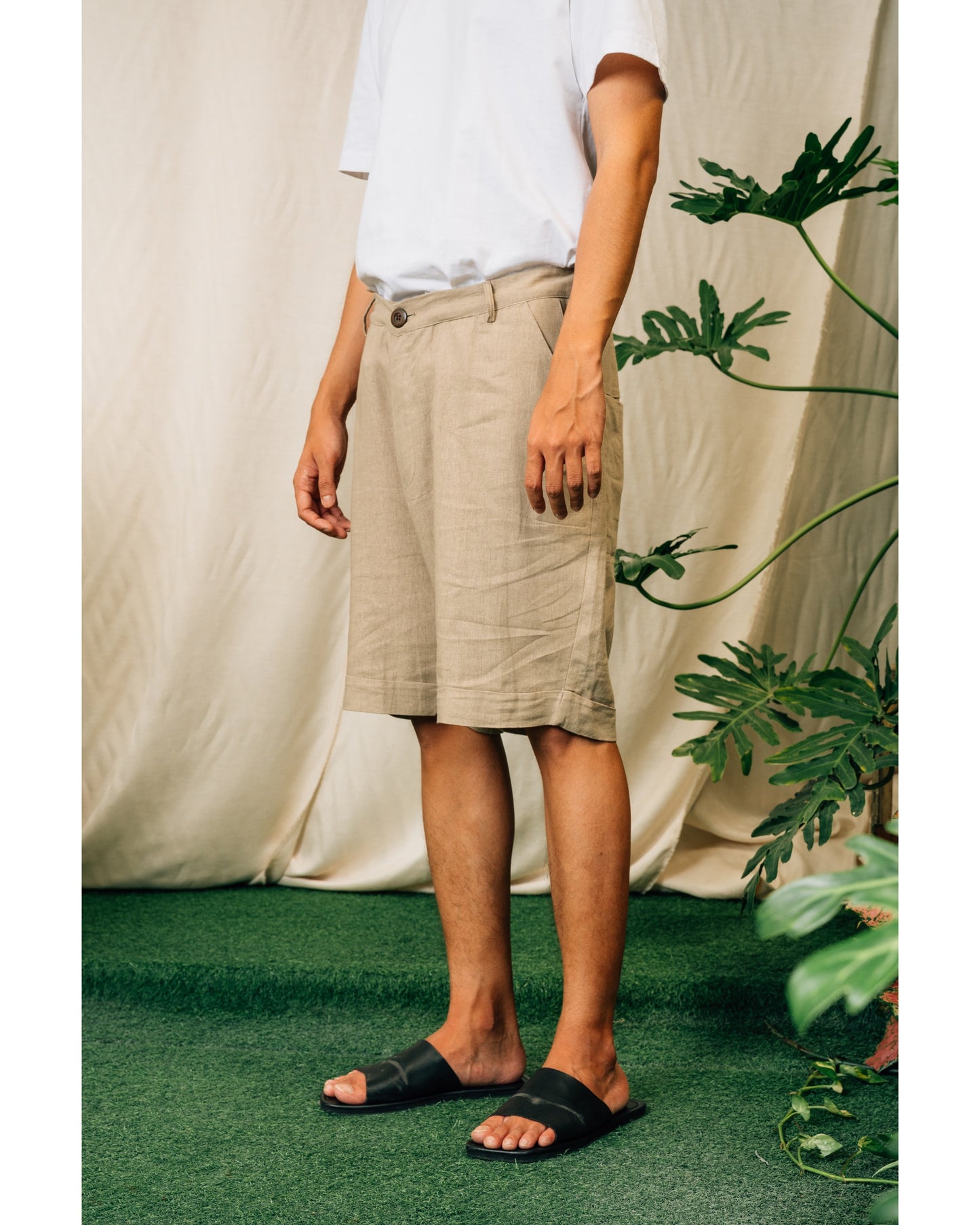 Oka Shorts in Brown