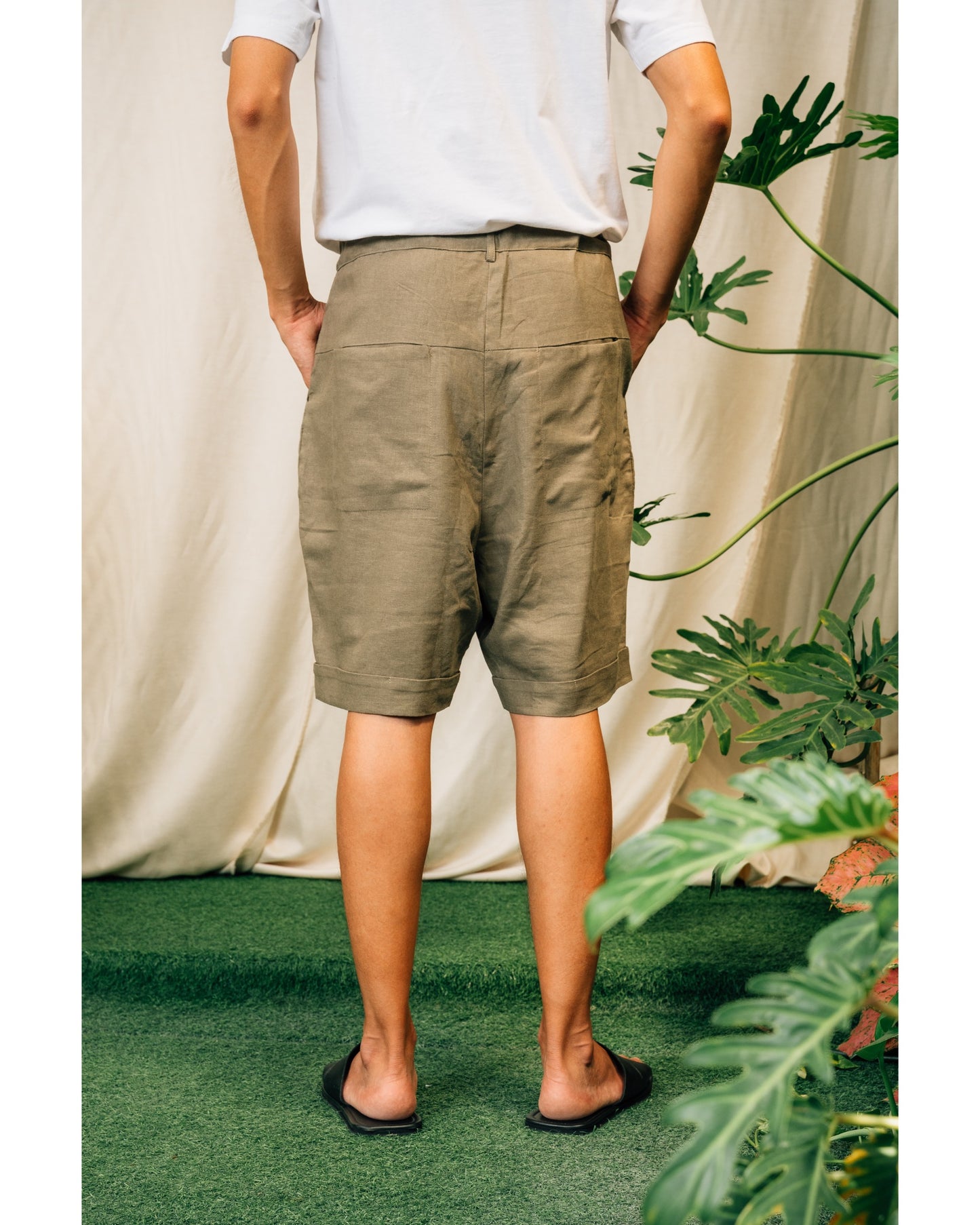 Oka Shorts in Olive