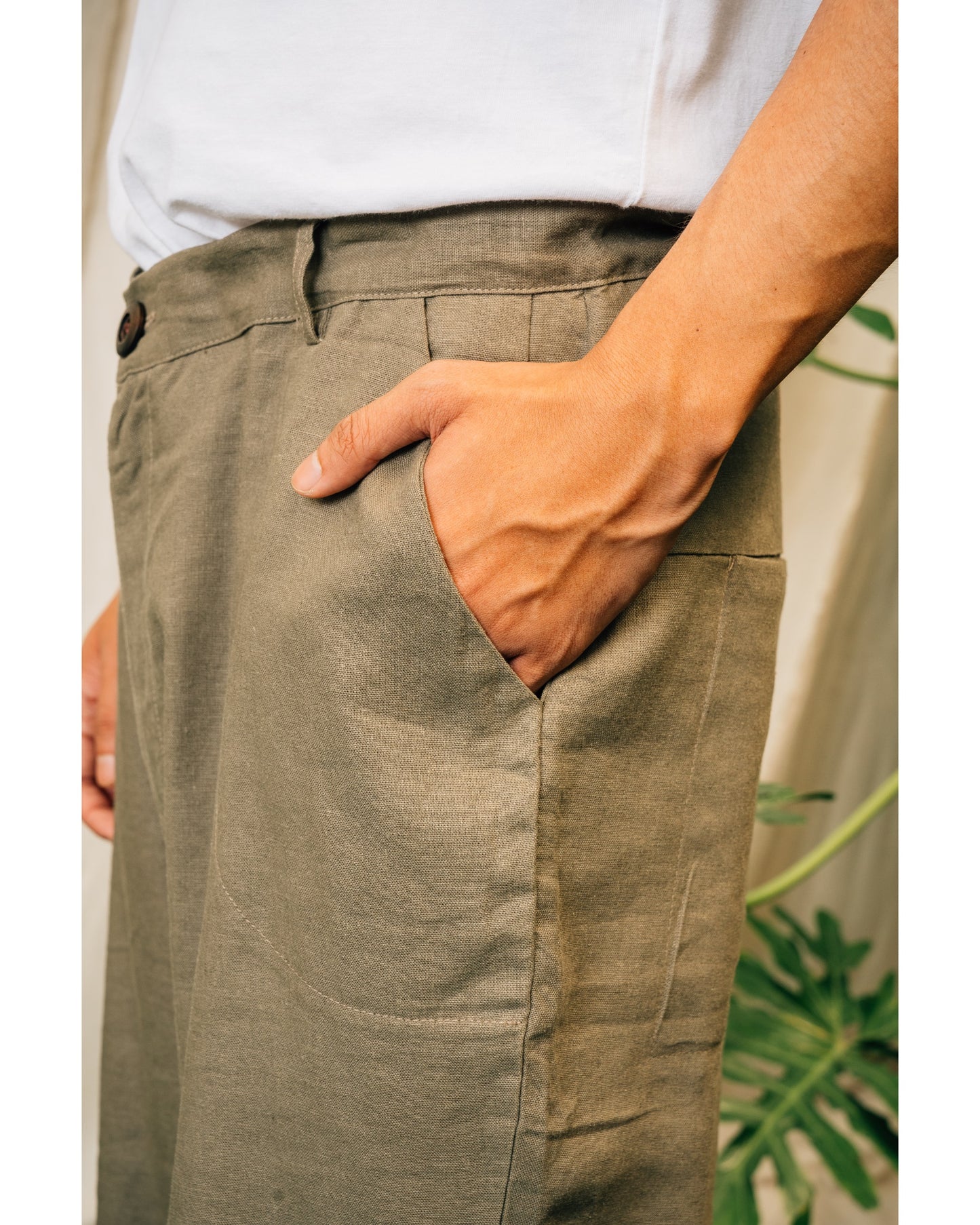 Oka Shorts in Olive