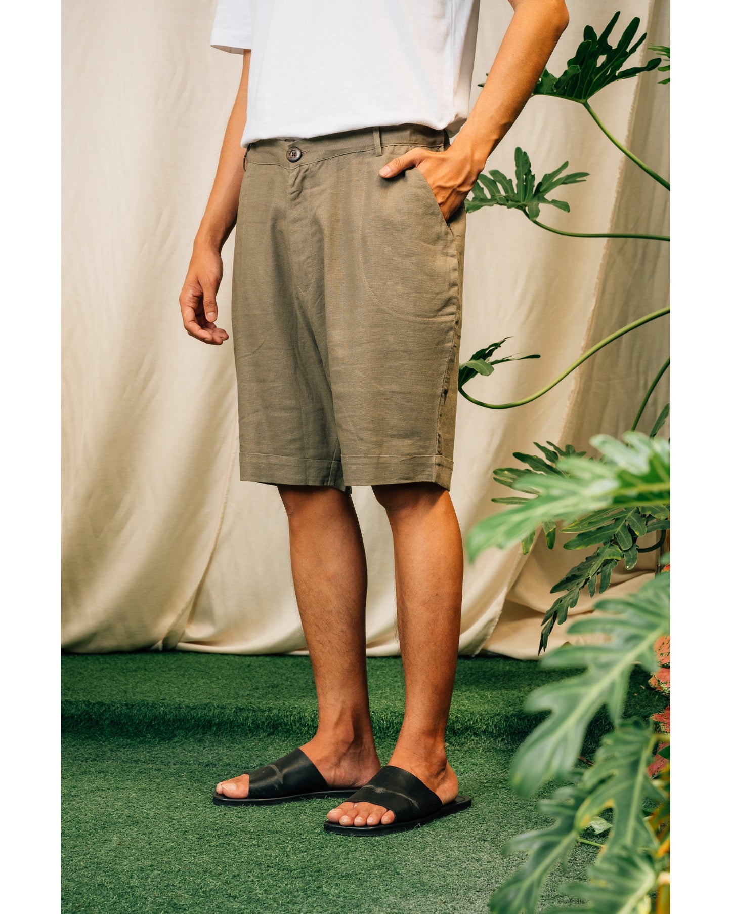 Oka Shorts in Olive
