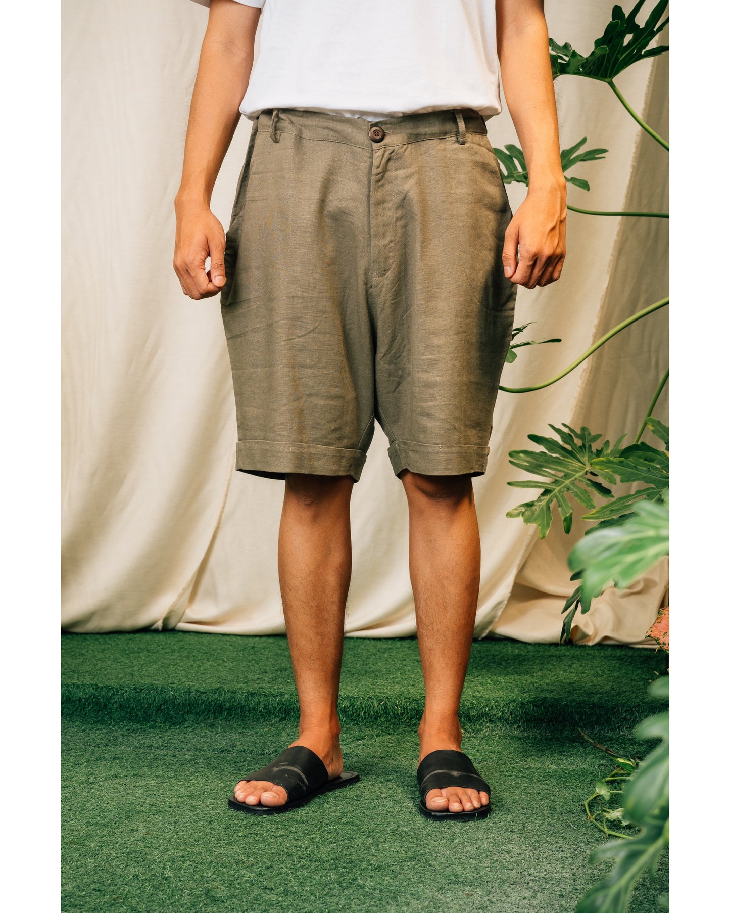 Oka Shorts in Olive