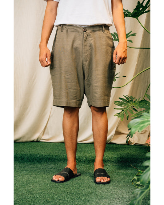 Oka Shorts in Olive