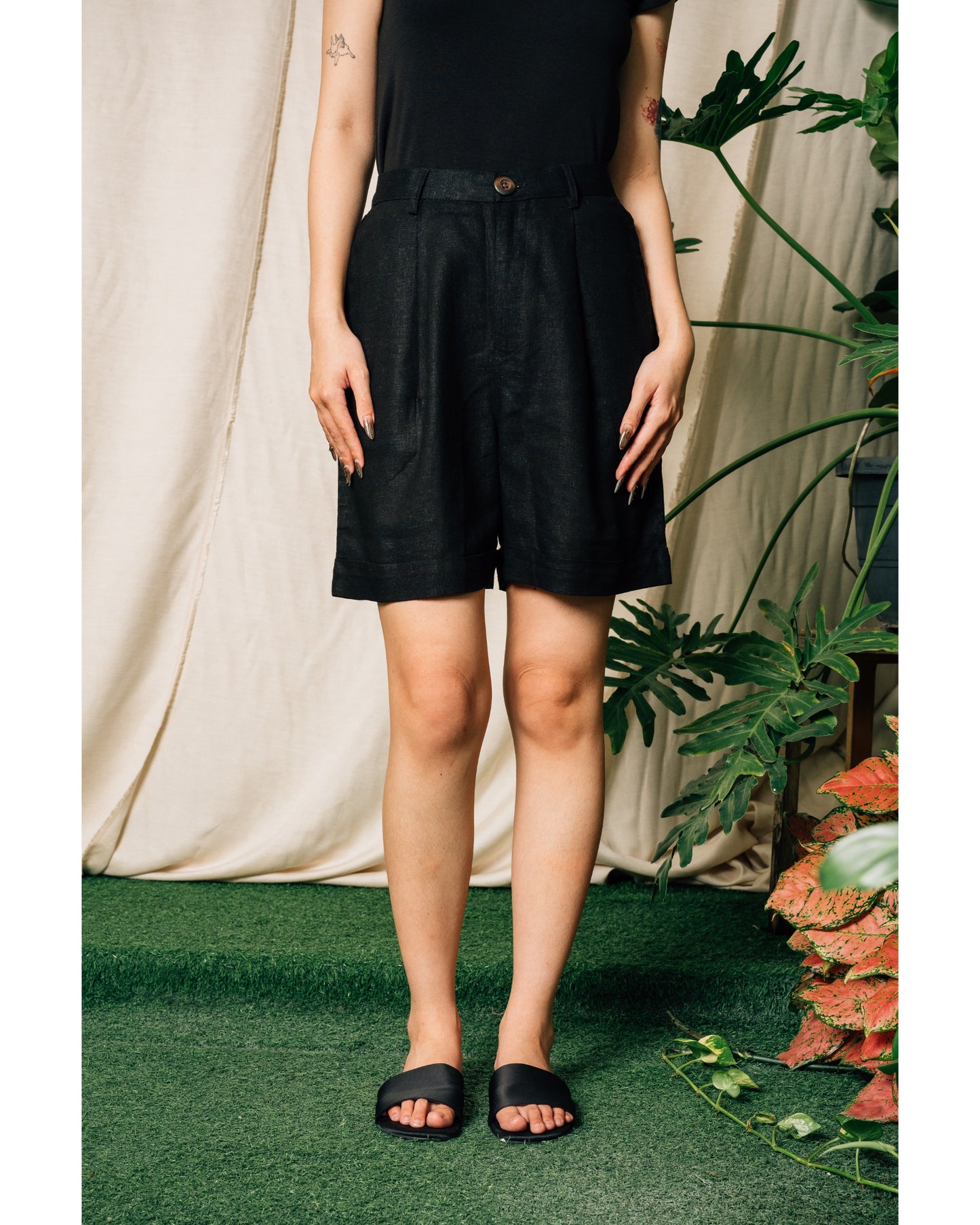 Kiri Shorts in Black