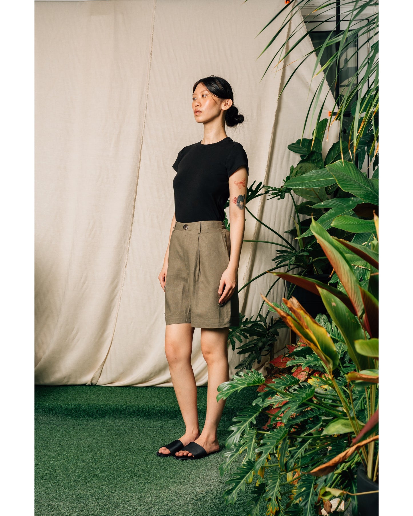 Kiri Shorts in Olive