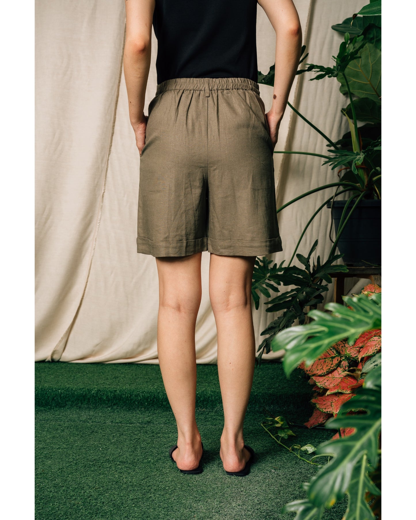 Kiri Shorts in Olive