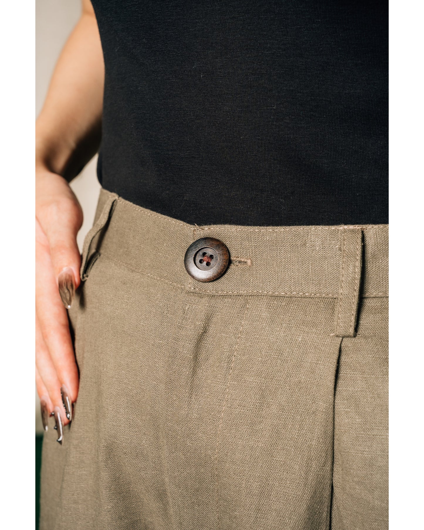 Kiri Shorts in Olive