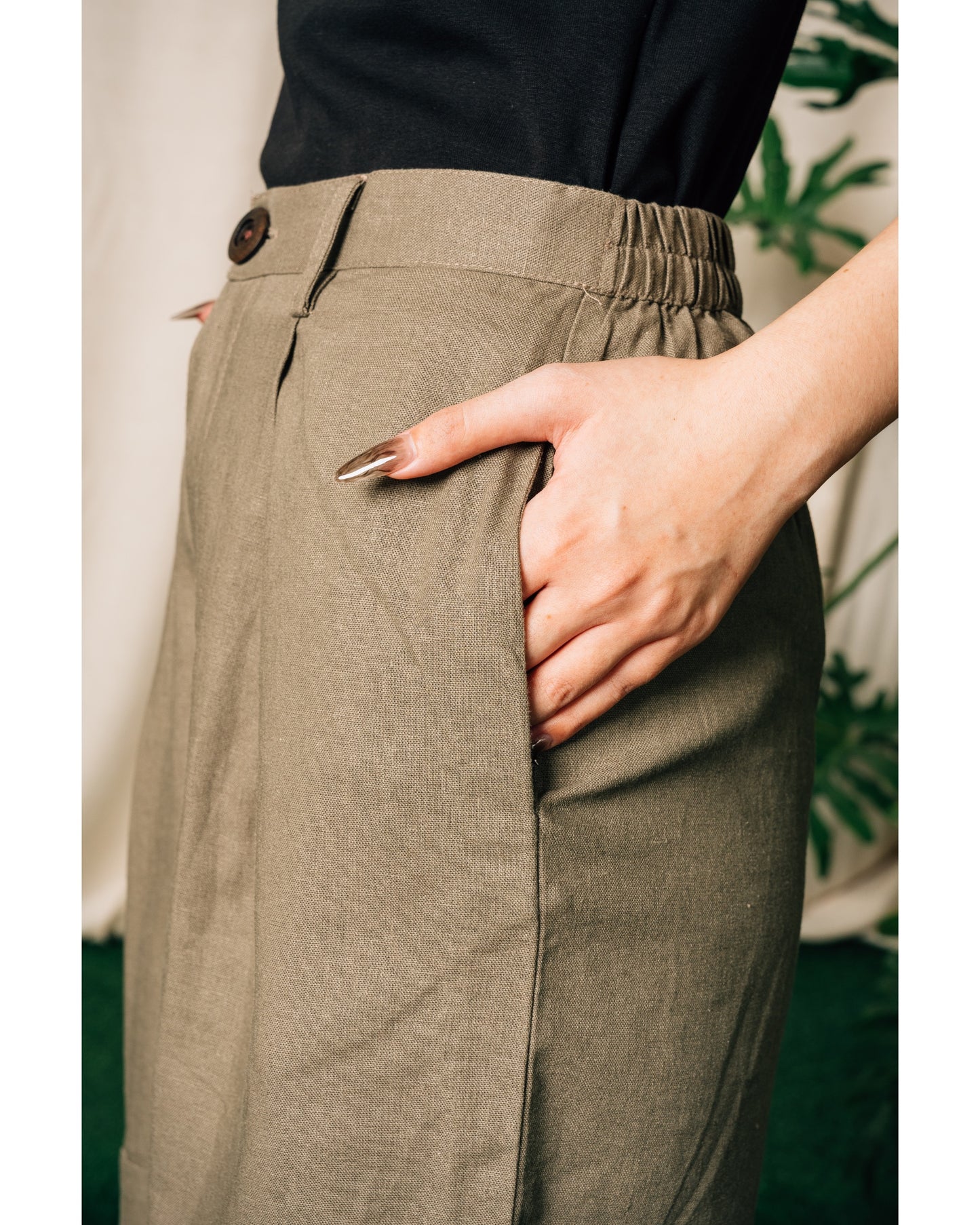 Kiri Shorts in Olive