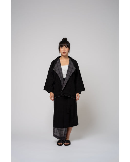 Takumi Outertop In Black