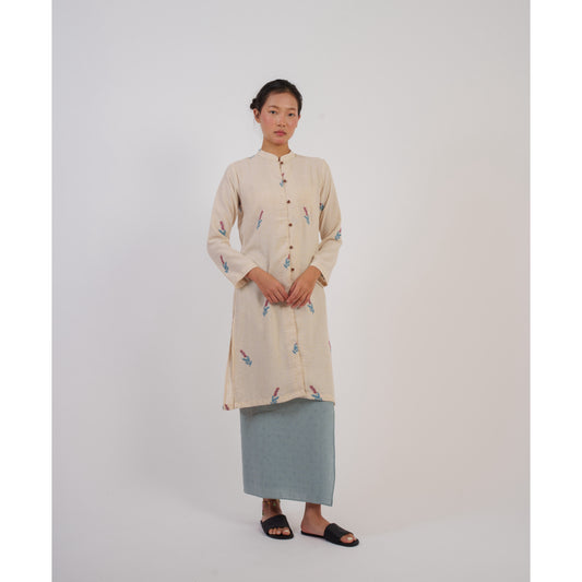 Aomi Kebarung in Ivory